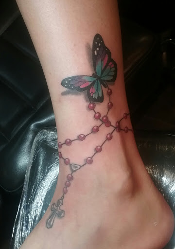 Explore hibiscus tattoo ideas, creative tattoo ideas in Saint Paul, available at St Paul Tattoo