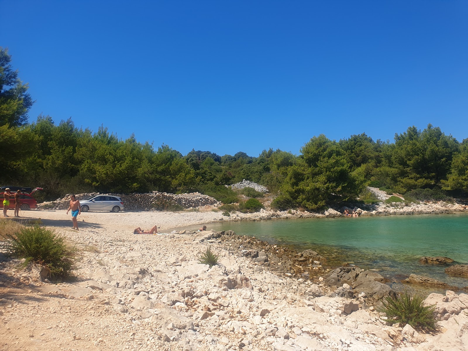 Foto di Guscica beach con una superficie del acqua cristallina