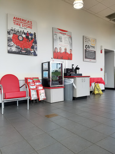 Tire Shop «Discount Tire», reviews and photos, 1470 Irving Park Rd, Hanover Park, IL 60133, USA
