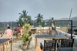 Gopi Guesthouse And Roof Restaurant image