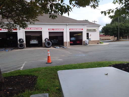 Tire Shop «University Tire & Auto Center - Pantops», reviews and photos, 140 Newhouse Dr, Charlottesville, VA 22911, USA