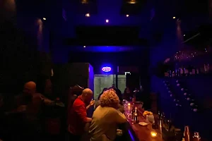 Finos Audiophile Bar image