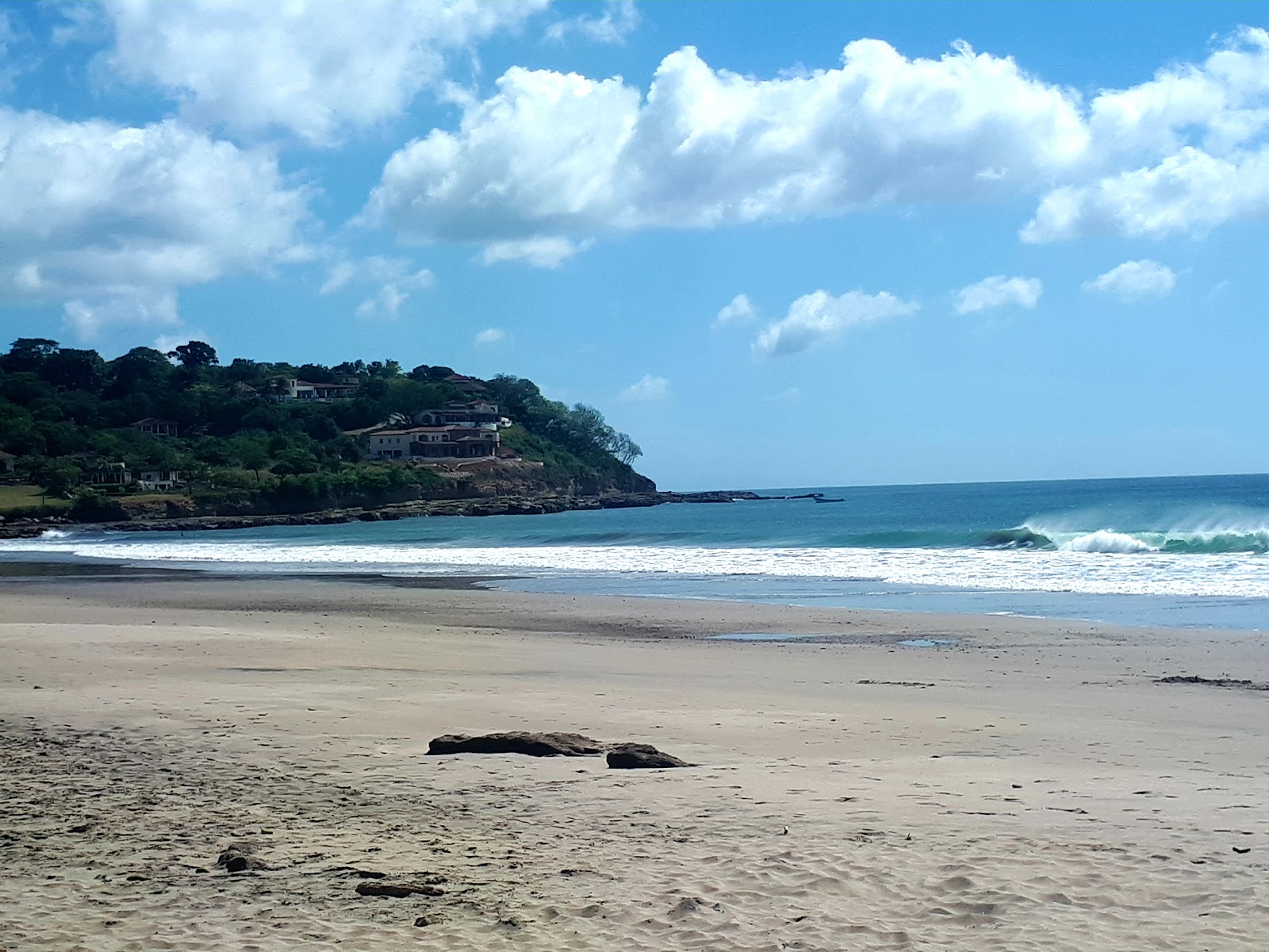 Foto de Praia de Jiquelite com alto nível de limpeza