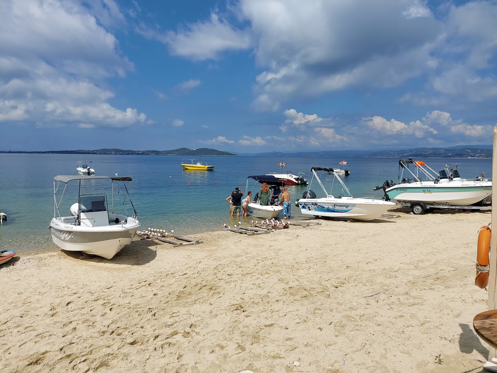 Foto de Paralia Akrathos área de comodidades