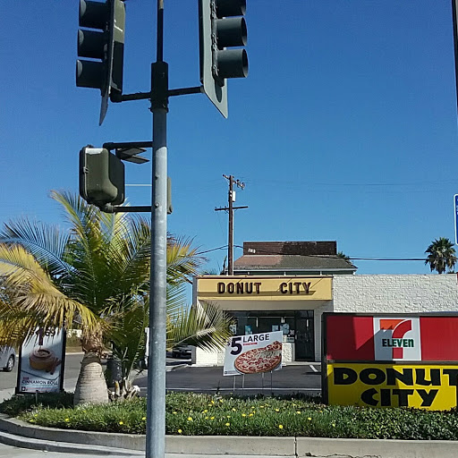 Donut Shop «Donut City», reviews and photos, 1210 Pacific Coast Hwy, Seal Beach, CA 90740, USA