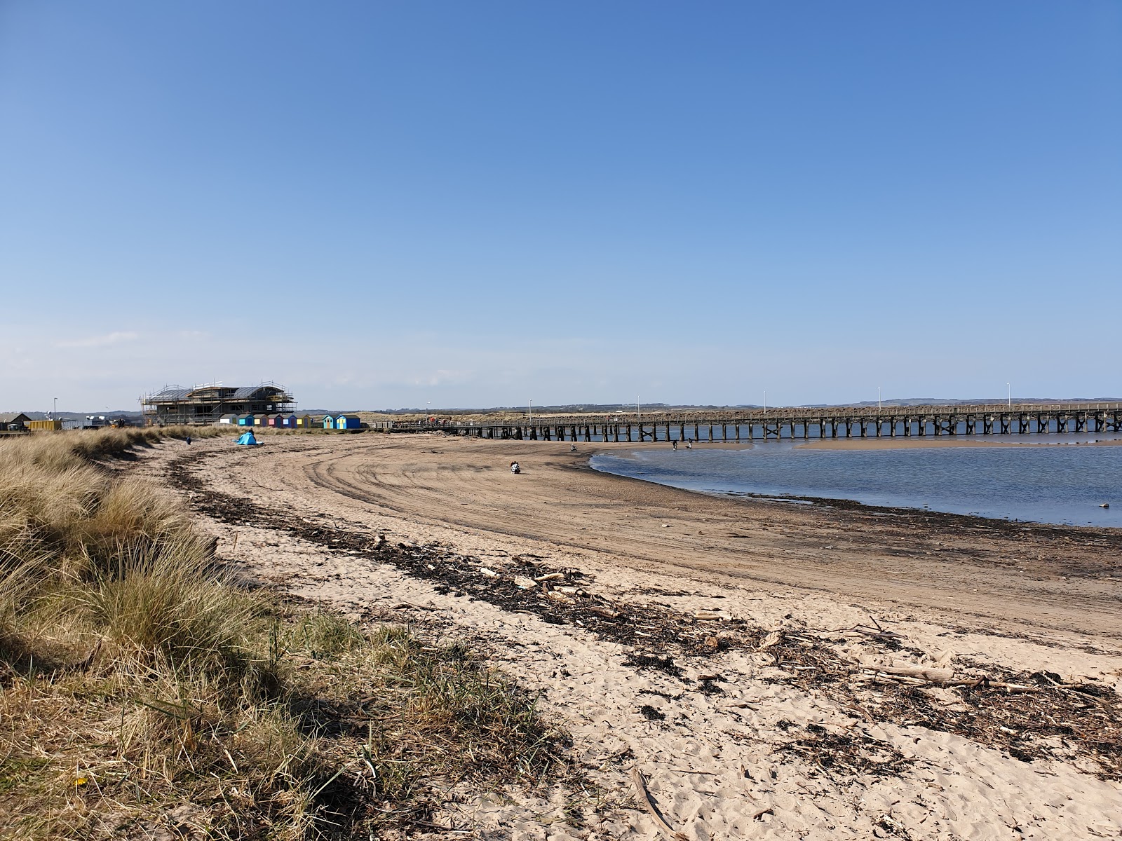 Photo of Amble Beach and the settlement