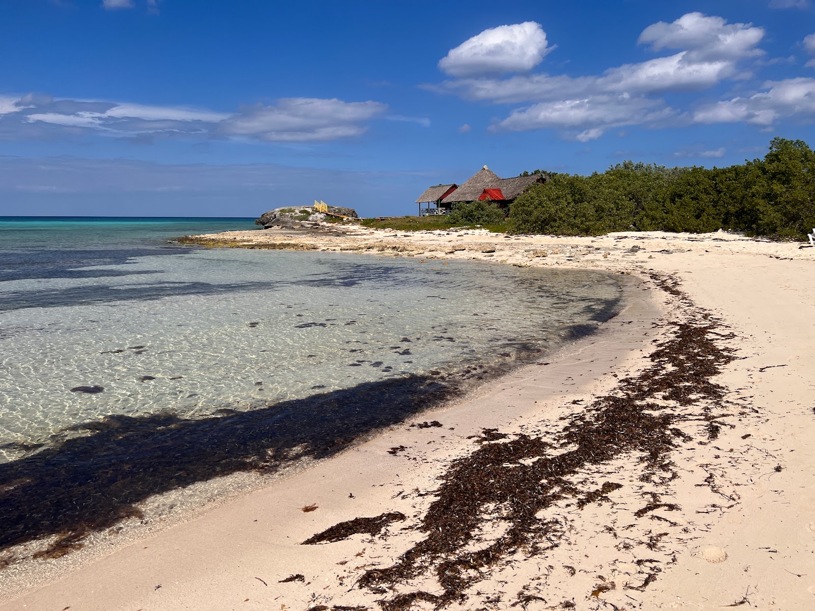 Foto van Playa Prohibida met turquoise puur water oppervlakte