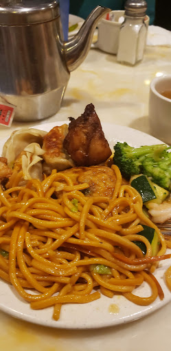 Shopping Mall «South Valley Plaza Shopping Center», reviews and photos, 6940 Chestnut St, Gilroy, CA 95020, USA