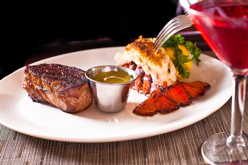 American Restaurant «The Waters Edge Lighthouse», reviews and photos, 2 Freemans Bridge Rd, Glenville, NY 12302, USA