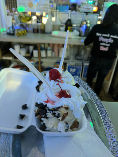 Frozen Yogurt Shop «Flavors Dessert Cafe», reviews and photos, 216 Front St, Greenport, NY 11944, USA