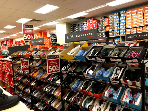 Shoe Store «Famous Footwear», reviews and photos, 40-24 College Point Blvd, Flushing, NY 11354, USA