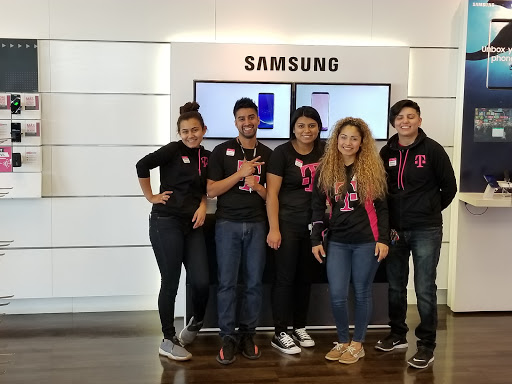 Cell Phone Store «T-Mobile», reviews and photos, 4390 I-30 Suite 100, Dallas, TX 75211, USA
