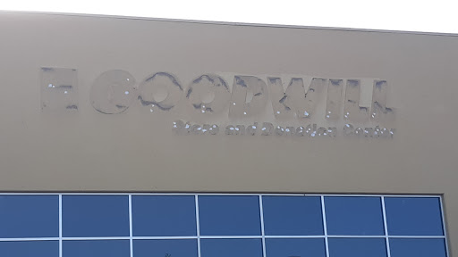 Thrift Store «Gilbert & Guadalupe Goodwill Retail Store & Donation Center», reviews and photos, 868 N Gilbert Rd, Gilbert, AZ 85234, USA