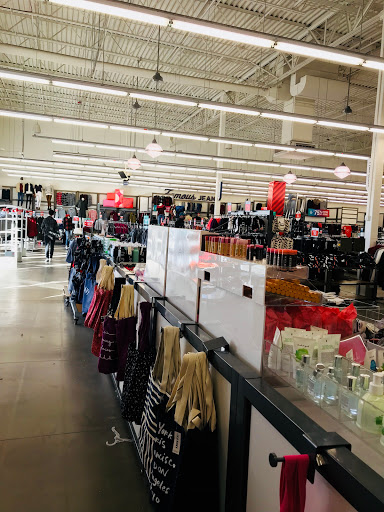 Clothing Store «Old Navy», reviews and photos, 141 Tuckahoe Rd, Sewell, NJ 08080, USA
