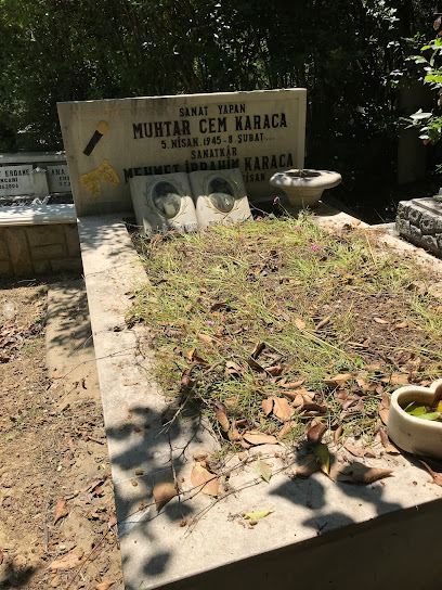Cem Karaca'nın Mezarı