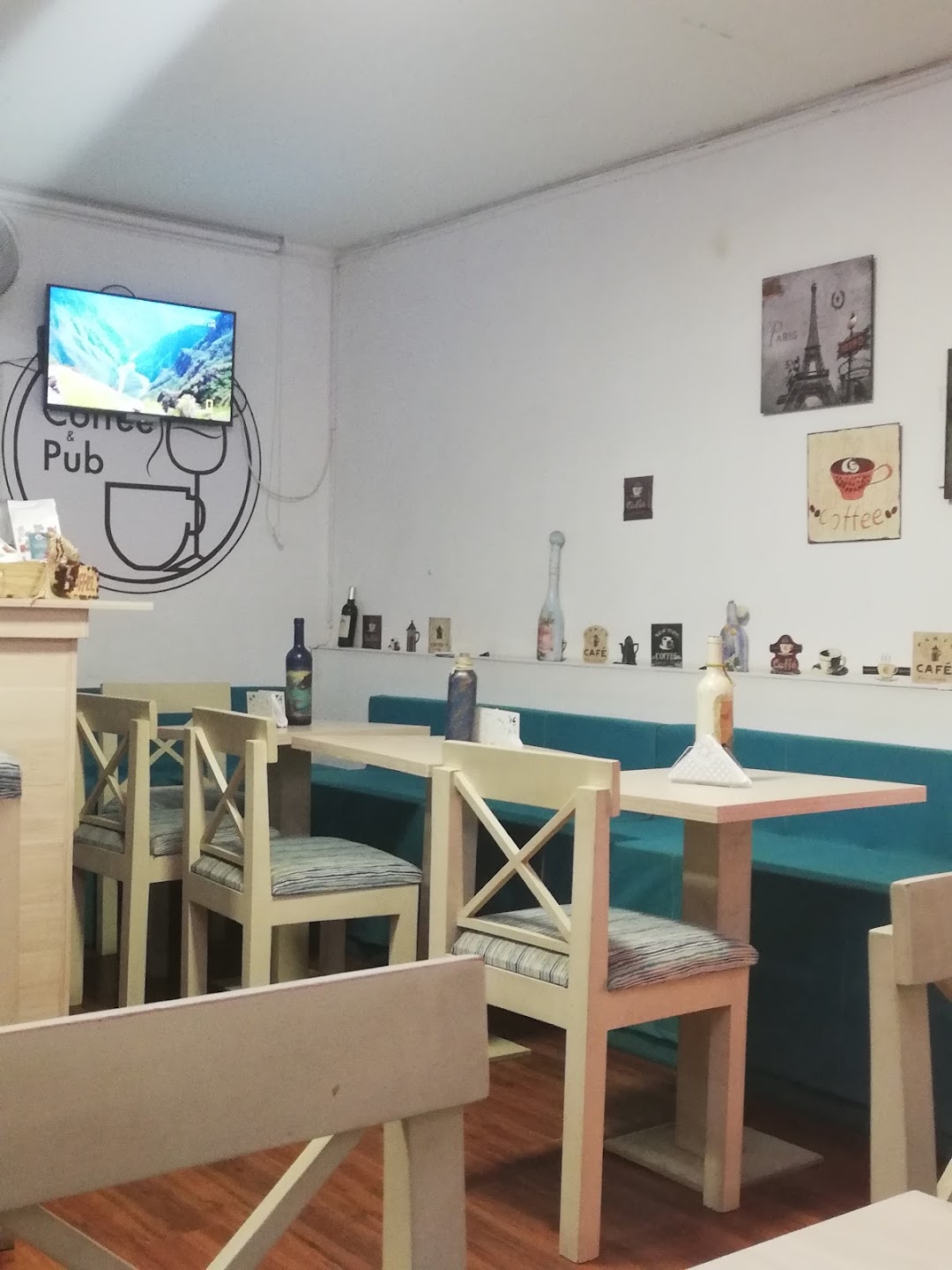 Valerias Coffee & Pub