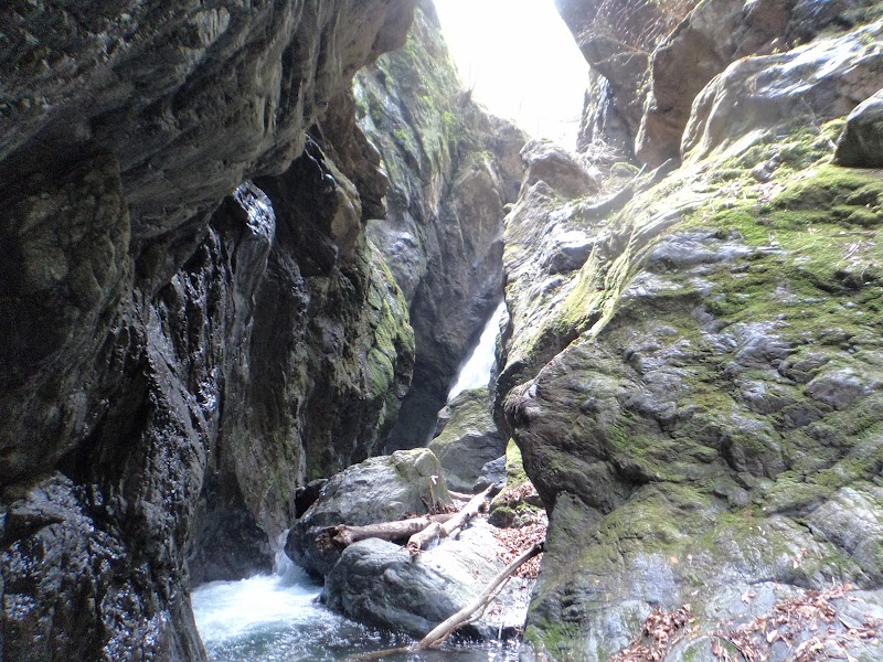 障子岩の滝