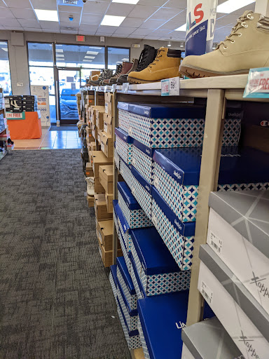 Shoe Store «Rack Room Shoes», reviews and photos, 2809 Battleground Ave, Greensboro, NC 27455, USA