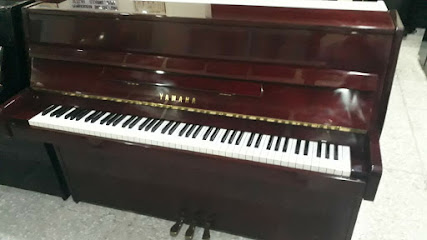 Piano Bekas