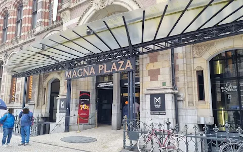 Magna Plaza image