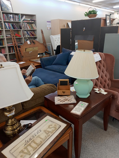 Thrift Store «Gulfside Hospice Thrift Shoppe», reviews and photos, 36524 FL-54, Zephyrhills, FL 33542, USA