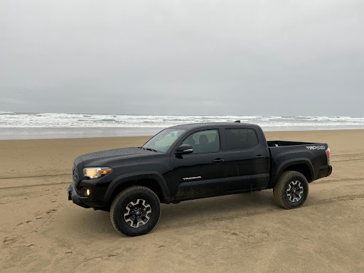 Toyota Dealer «Lithia Toyota of Springfield», reviews and photos, 163 S 9th St, Springfield, OR 97477, USA