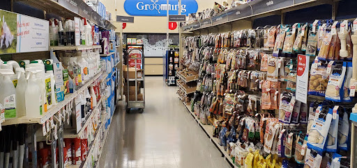 Pet Supply Store «PetSmart», reviews and photos, 3950 28th St SE, Kentwood, MI 49512, USA