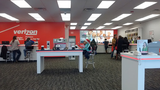 Cell Phone Store «Verizon Wireless Premium Retailer - Cellular & More», reviews and photos, 1192 S Main St #300, Chelsea, MI 48118, USA