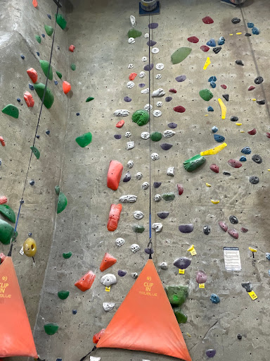 Rock Climbing Gym «Hangar 18 Indoor Climbing Gym - South Bay», reviews and photos, 4926 W Rosecrans Ave, Hawthorne, CA 90250, USA