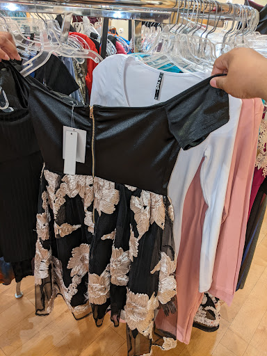 Shopping Mall «Oakland Mall», reviews and photos, 412 W 14 Mile Rd, Troy, MI 48083, USA