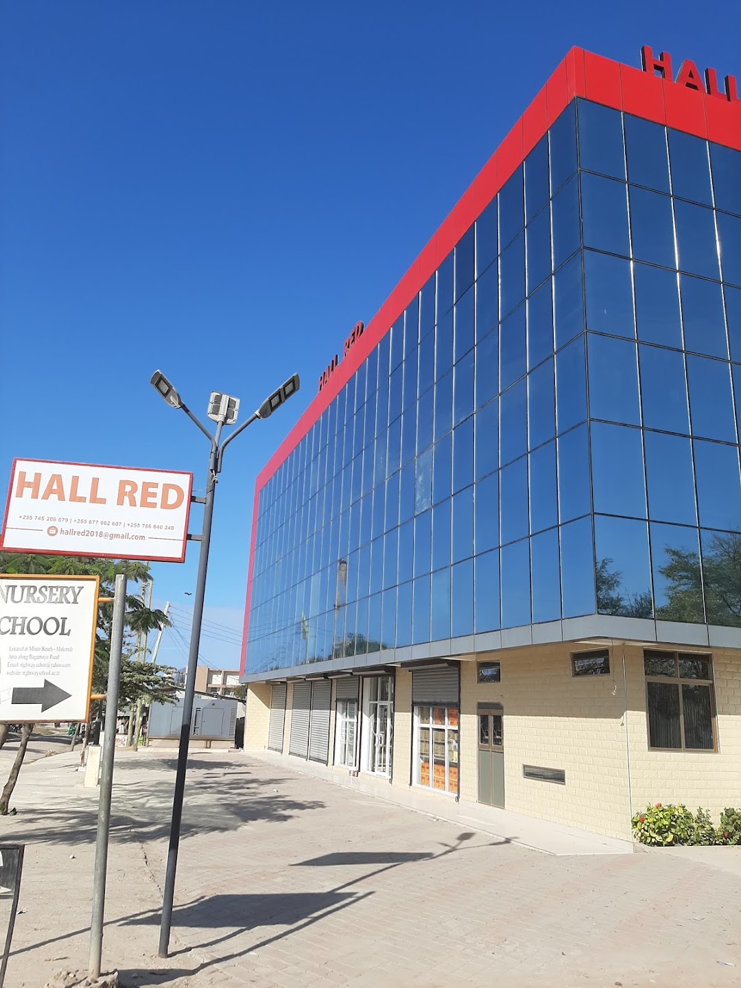 Hall Red
