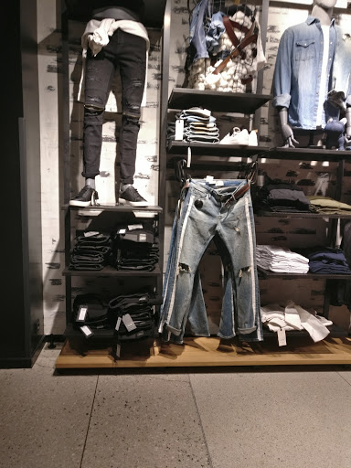 Butiker för att köpa jeans för män Stockholm