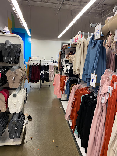 Clothing Store «Old Navy», reviews and photos, 3581 N Freeway Blvd, Sacramento, CA 95834, USA