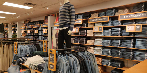 Shopping Mall «Aurora Farms Premium Outlets», reviews and photos, 549 S Chillicothe Rd, Aurora, OH 44202, USA