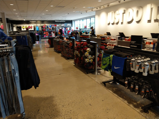 Clothing Store «Nike Factory Store», reviews and photos, 603 Stanley K Tanger Dr, Lancaster, PA 17602, USA