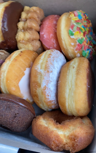Donut Shop «Apple Fritter Donut Shop», reviews and photos, 741 E 9 Mile Rd, Ferndale, MI 48220, USA
