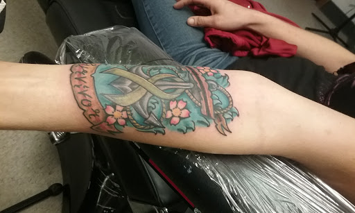 Tattoo Shop «Skin Vandals Tattoo & Piercing», reviews and photos, 1015 N Flood Ave, Norman, OK 73069, USA