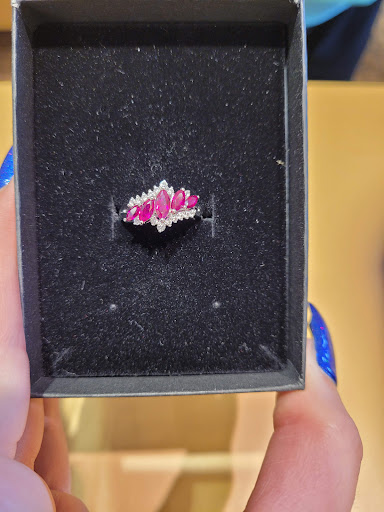 Jewelry Store «Kay Jewelers», reviews and photos, 100 E Broad St #1G, Columbus, IN 47203, USA