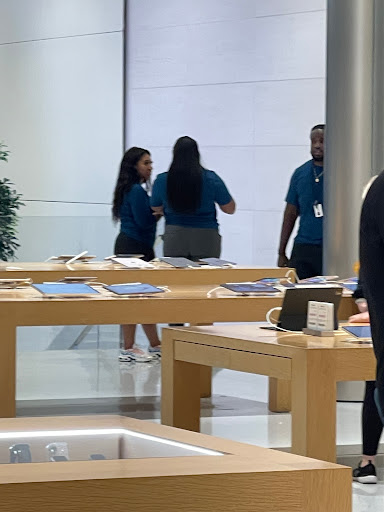 Computer Store «Apple Biltmore», reviews and photos, 2502 E Camelback Rd, Phoenix, AZ 85016, USA