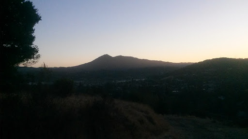 Consignment Shop «Home Consignment Center - Marin/Corte Madera», reviews and photos, 801 Tamalpais Dr, Corte Madera, CA 94925, USA