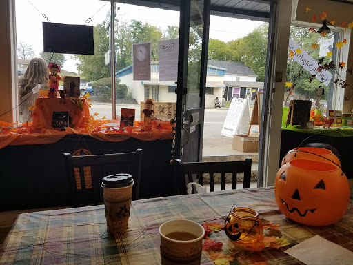 Book Store «The Mad Raven Coffee & Books», reviews and photos, 255 W Bockman Way, Sparta, TN 38583, USA