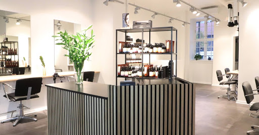 LYNGAA - Dame og Herrefrisør in Odense, Odense