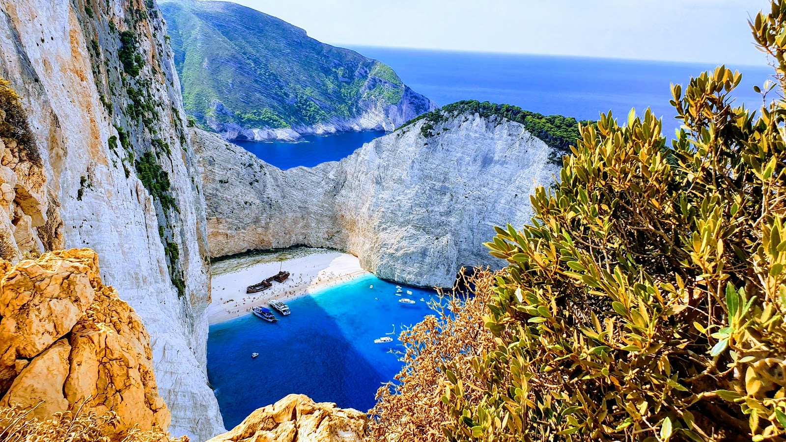 Navagio Plajı (Gemiler Mezarlığı)'in fotoğrafı çok temiz temizlik seviyesi ile