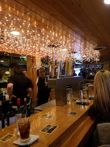 Bar & Grill «The Lookout Bar & Grill», reviews and photos, 8672 Pineview Ln N, Maple Grove, MN 55369, USA
