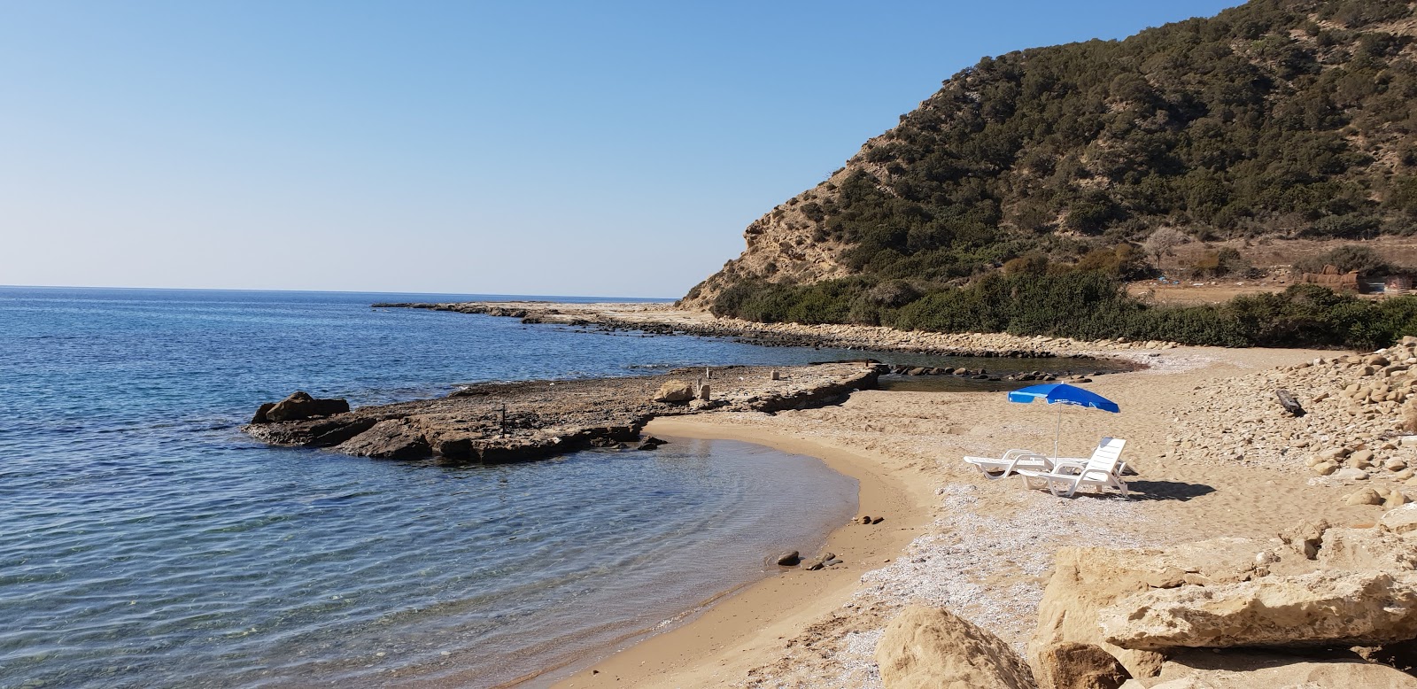 Foto di Nikos beach con molto pulita livello di pulizia