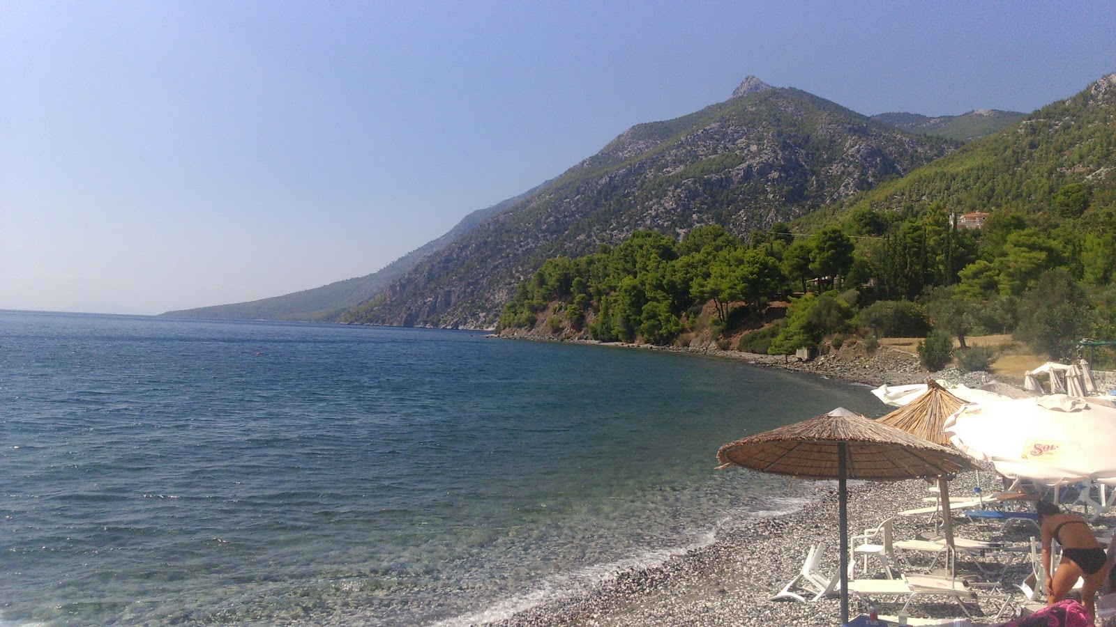 Fotografie cu Thalasia beach cu nivelul de curățenie înalt