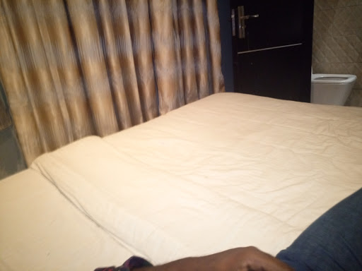 House B Guest House Annex, 34, Adeyemi Odukomaya Street, Shangisha, Magodo, Nigeria, Motel, state Lagos