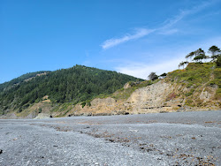 Black Sands Beach'in fotoğrafı dağlarla çevrili