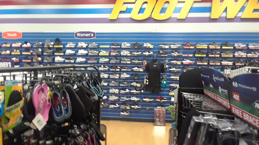 Sporting Goods Store «Big 5 Sporting Goods - Aurora Village», reviews and photos, 1133 N 205th St, Shoreline, WA 98133, USA