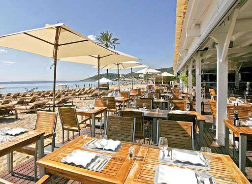 Terrazas en la playa en Ibiza